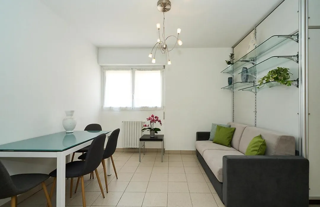 Design House A/C Wifi 20 Minutes From Duomo-1
